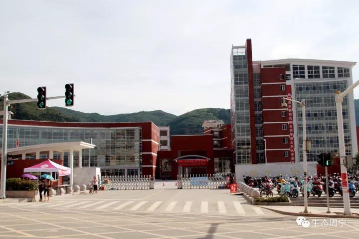 一中新校区门口